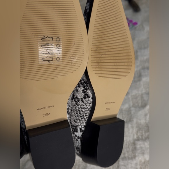 MICHAEL MICHAEL KORS New NWT
Nash Snake Embossed Leather Mule - Picture 5 of 6